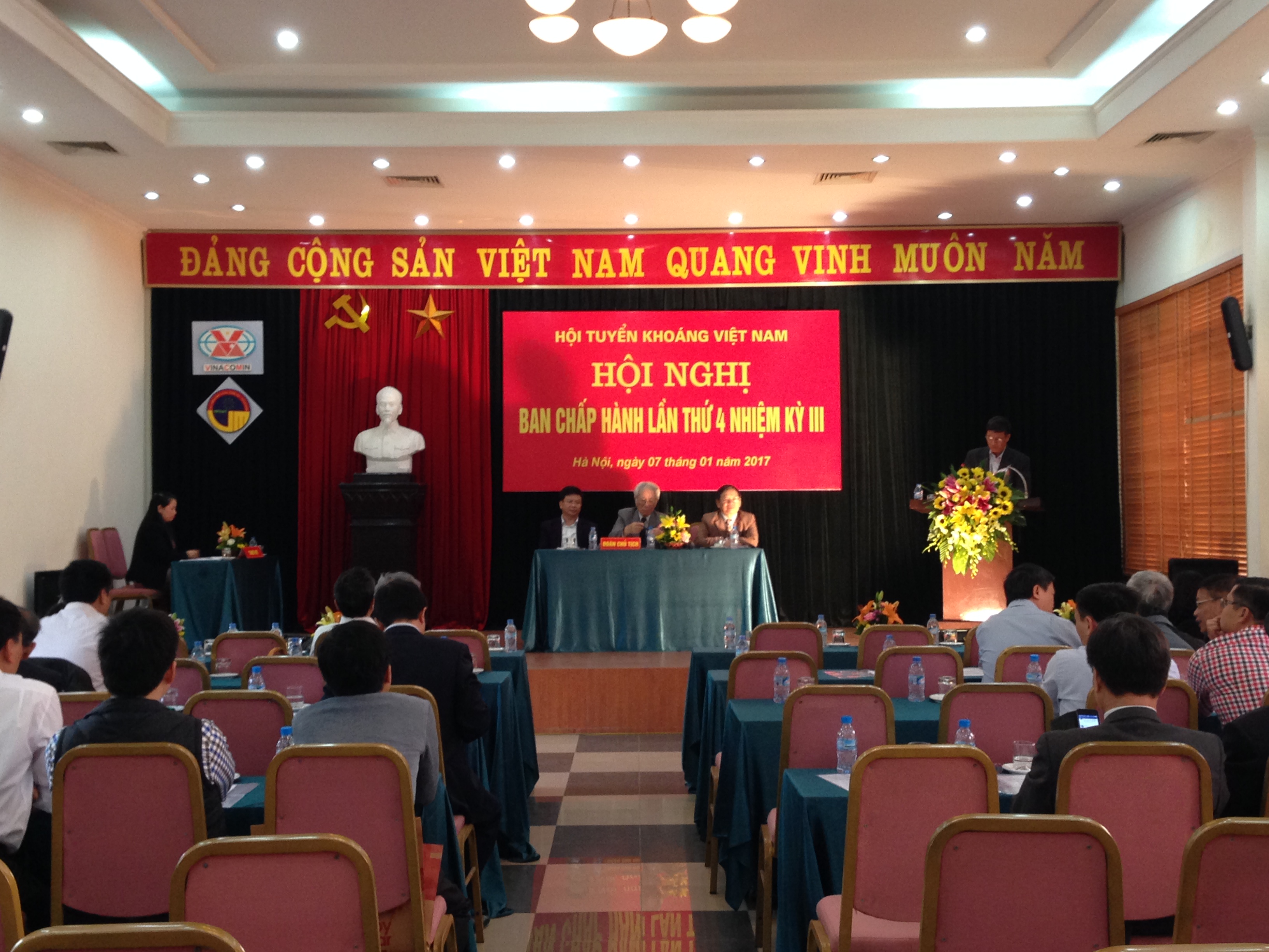 Nghị quyết Hội nghị Ban Chấp hành Trung ương lần thứ 4 nhiệm kỳ III